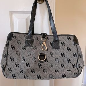 Dooney & Bourk med size hand bag.